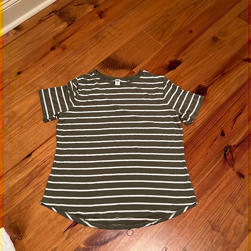 Old Navy t-shirt